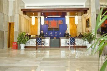 Miaozu Buyi Hotel Fenghuang Exterior photo